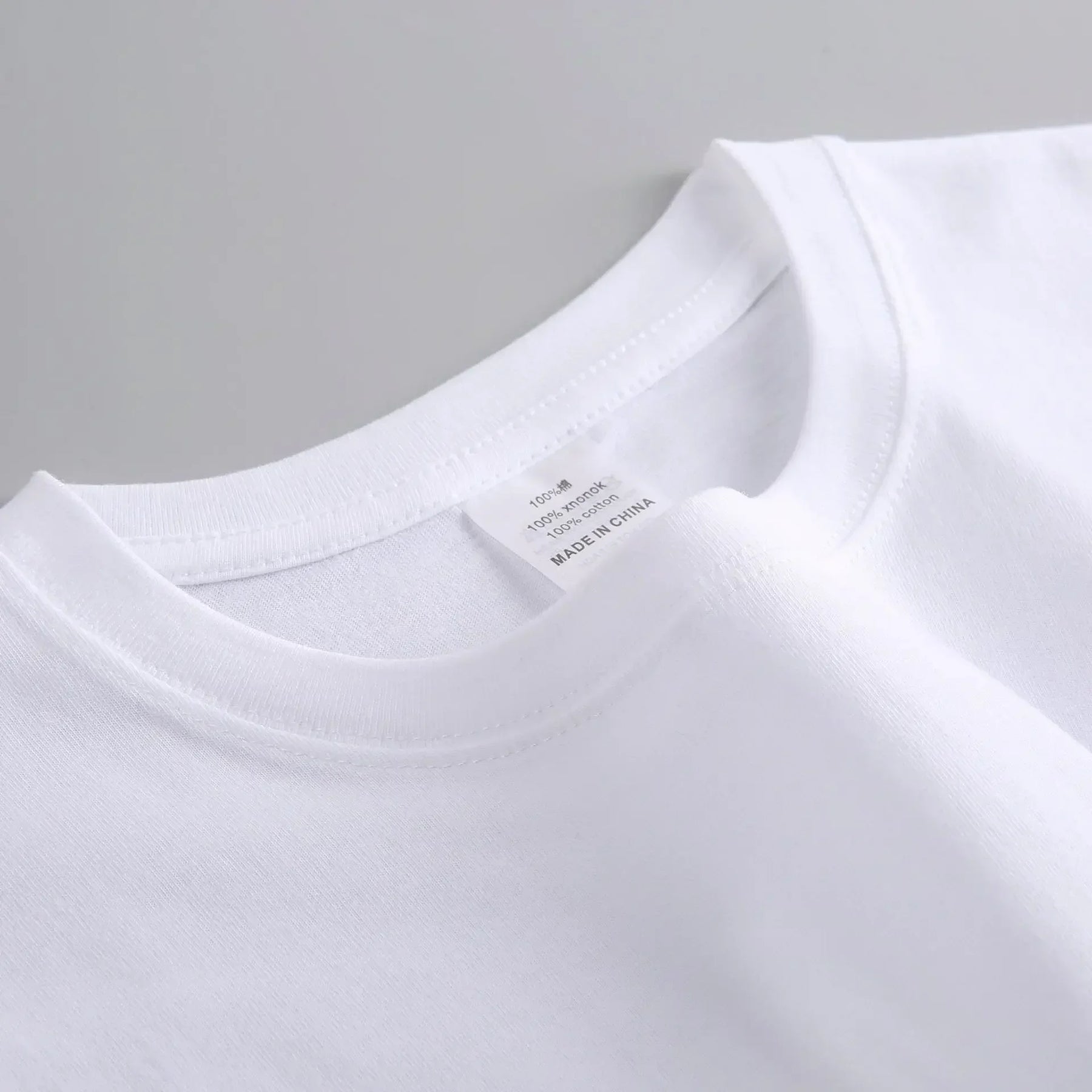 Camiseta Branca Manga Longa em Algodão Premium